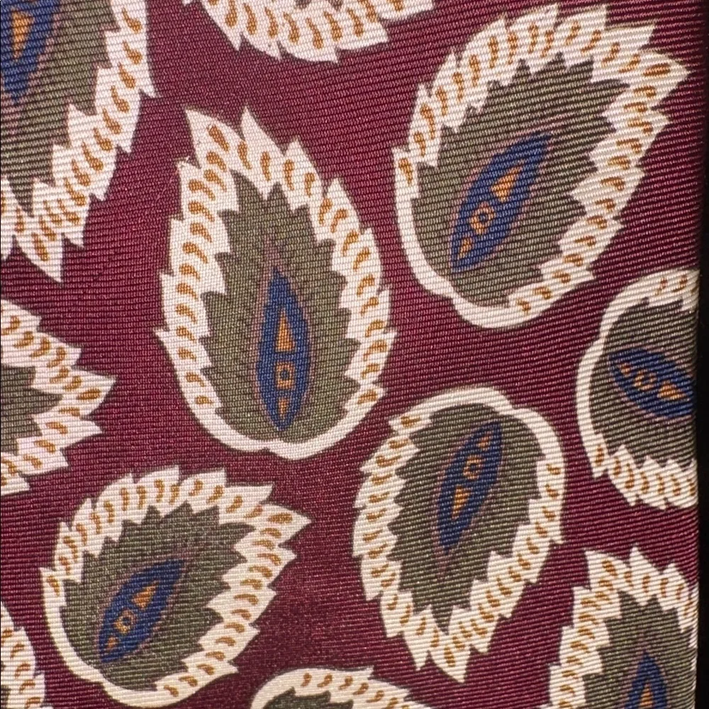 Chaps Ralph Lauren Vintage Maroon Feather Leaf Silk Made in USA Necktie Tie